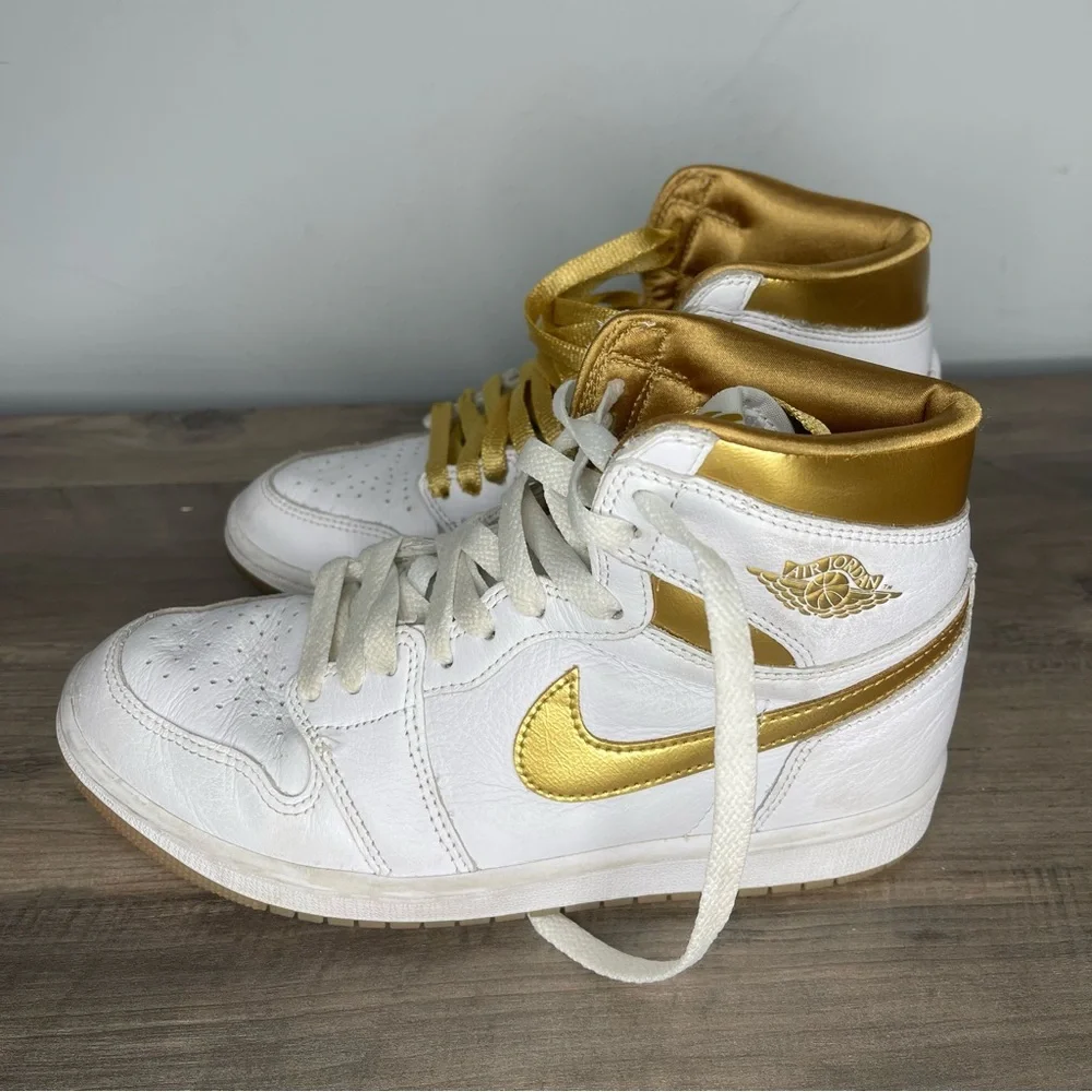 youth‎ Nike Air Jordan 1 retro high OG metallic gold white sneaker tennis shoe